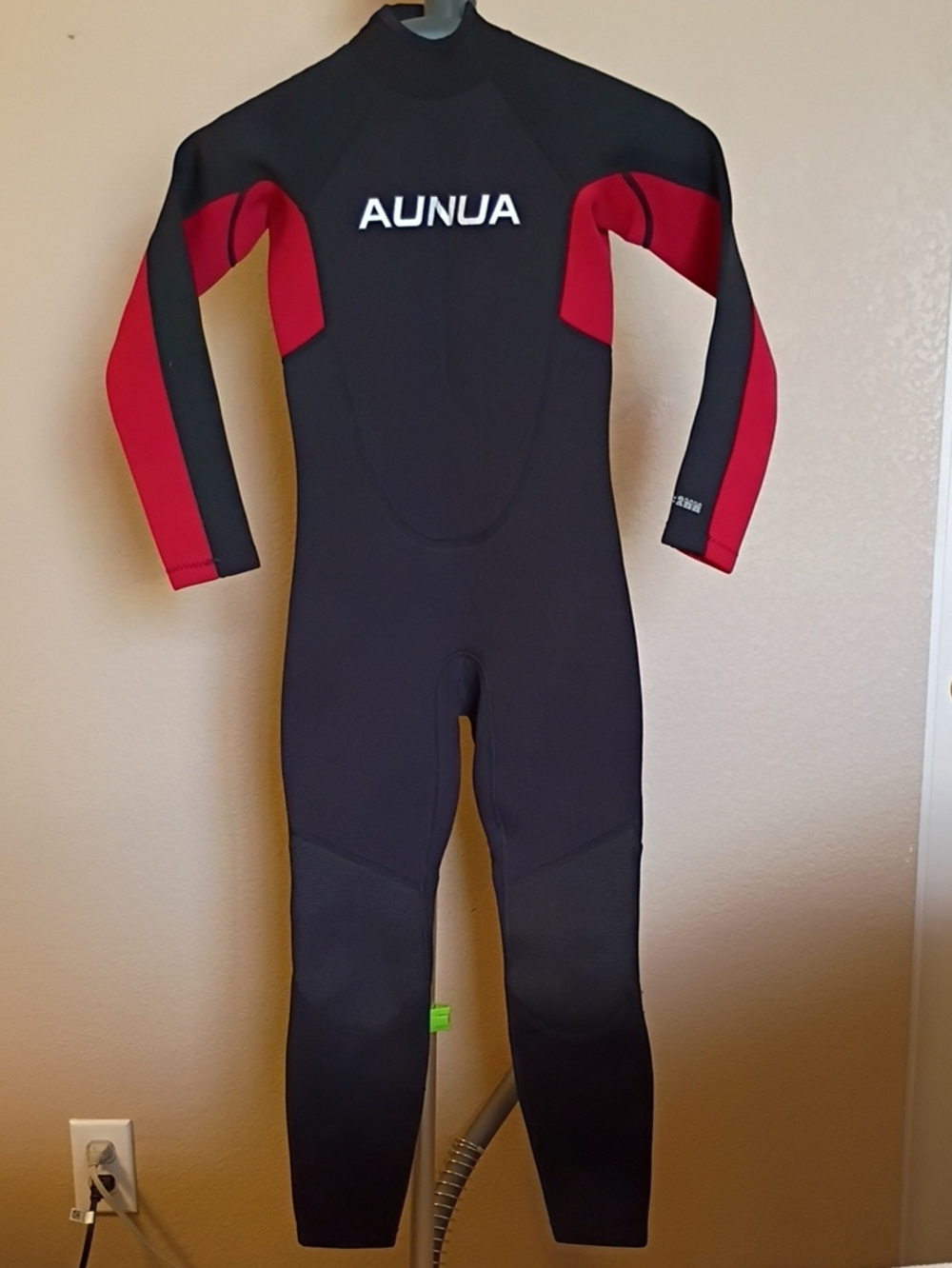 Kids' Black & Red Long-Sleeve Swim Wetsuit 3:2MM Size US 8